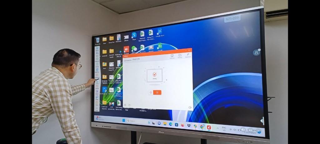 LED TV. Monitor 55' LED with Stand in Lower Bicutan - Image 5