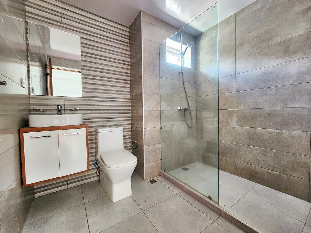 APARTAMENTO ASCENSOR Y AREA SOCIAL CON PISCINA JARDINES DEL ESTE en Gurabo al Medio - Imagen 8