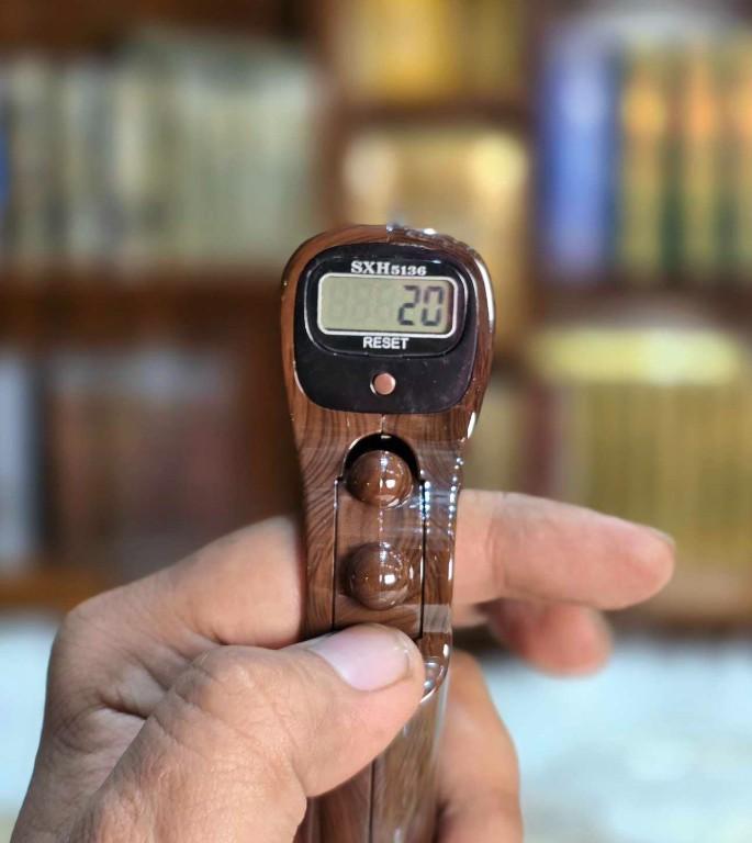 Digital Finger Counter Tasbeeh in Pakistan - Image 1