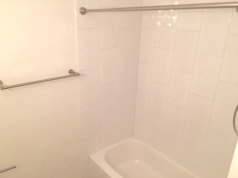 Bright 2 BR 1 BA end-unit townhome For Rent. in Orange - Image 8
