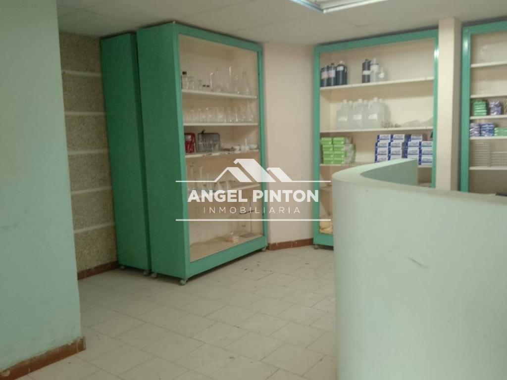 OFICINA ALQUILER AV CECILIO ACOSTA MARACAIBO API 7794 en Maracaibo - Imagen 1