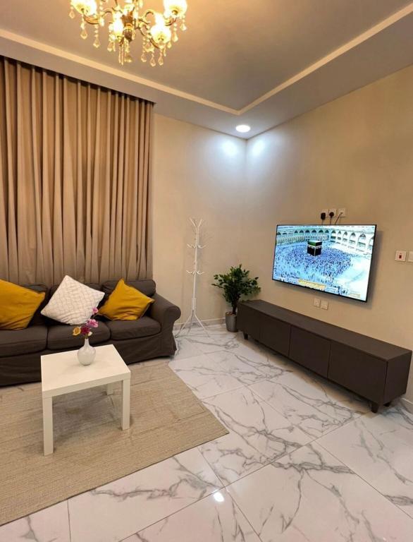 استديو مميز ، مساحته واسعة ، مطل على مسجد in Saudi Arabia - Image 1