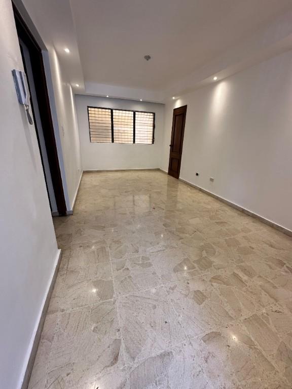 APARTAMENTO EN ALQUILER EN LAS PRADERAS en Santo Domingo - Imagen 2