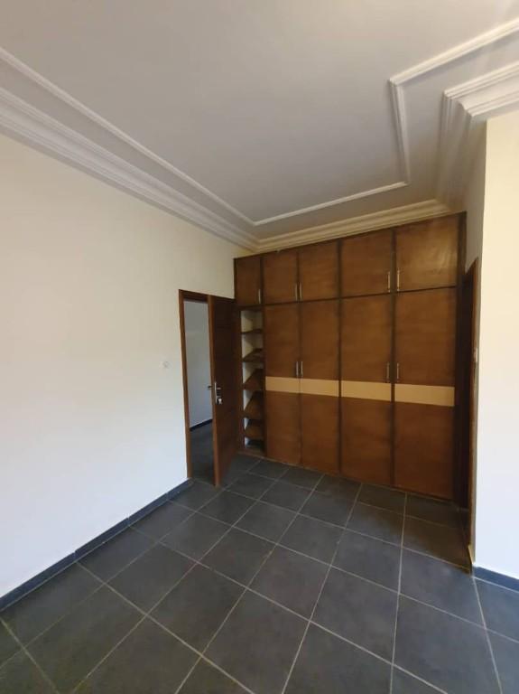 immeuble R+4 de standing a vendre Golf, yaounde au Cameroun - Photo 6