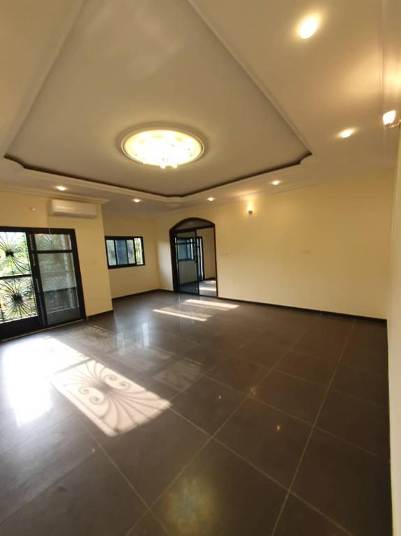 immeuble R+4 de standing a vendre Golf, yaounde au Cameroun - Photo 3