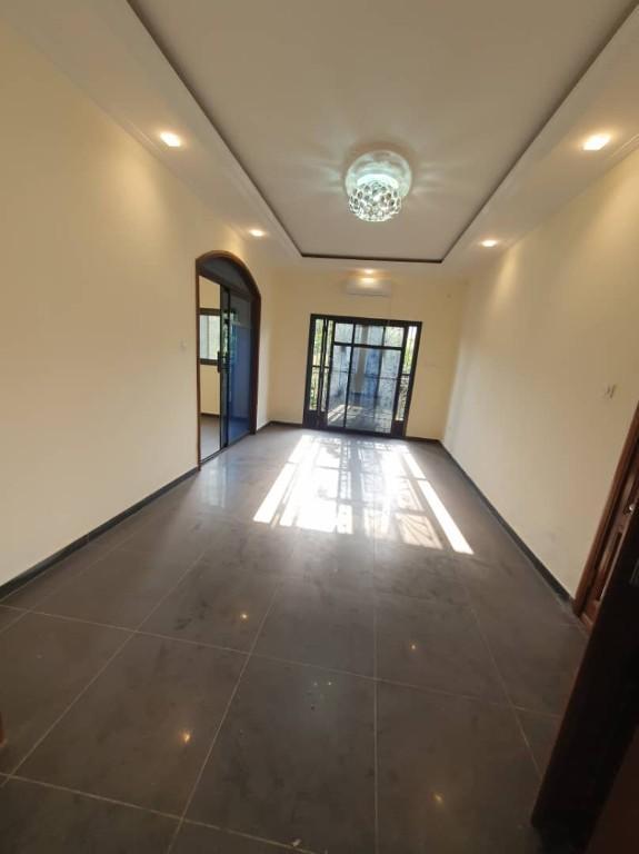 immeuble R+4 de standing a vendre Golf, yaounde au Cameroun - Photo 4