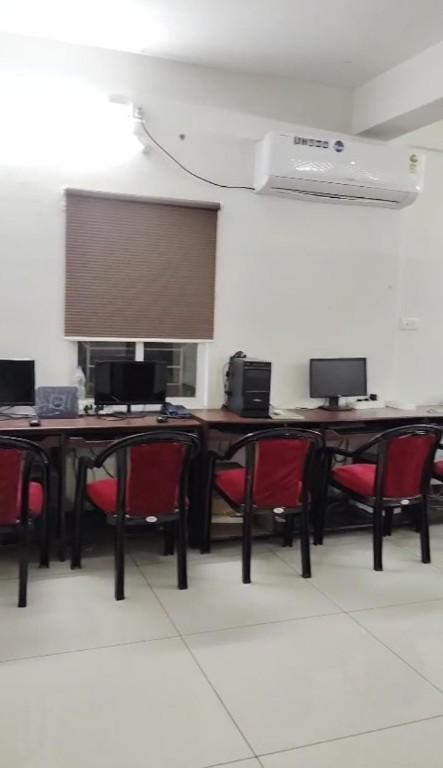 Fully Furnished Office Space For Rent at EM Bypass in India - Image 2
