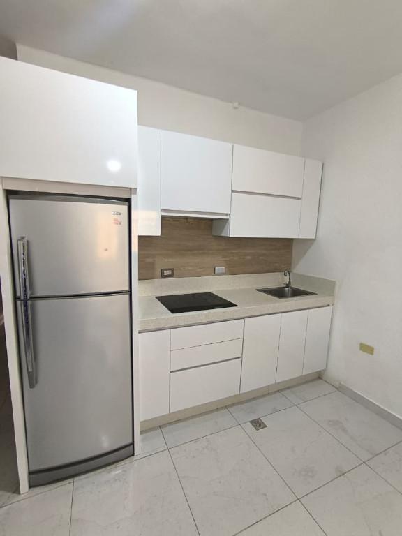 CASA EN VENTA LA ROSALEDA, 232M2, 5 HABITACIONES en Barquisimeto - Imagen 4