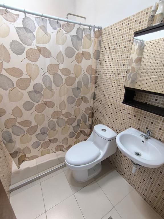 CASA EN VENTA LA ROSALEDA, 232M2, 5 HABITACIONES en Barquisimeto - Imagen 11