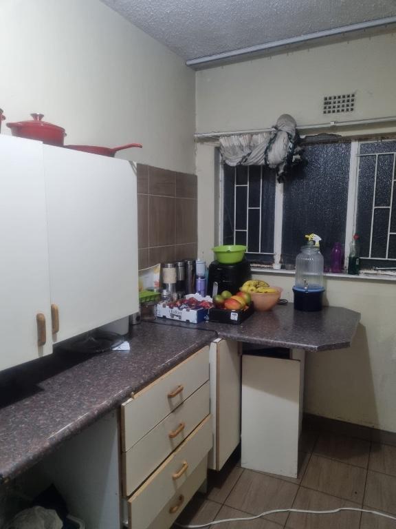Open Flat To Rent in Johannesburg - Image 3