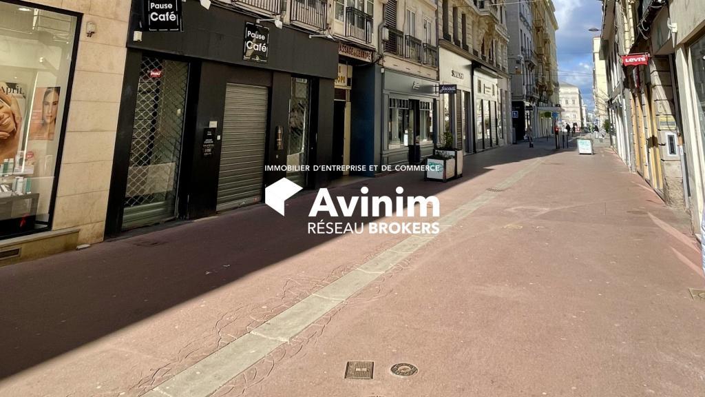 Local d'angle à Saint-Étienne - Photo 1