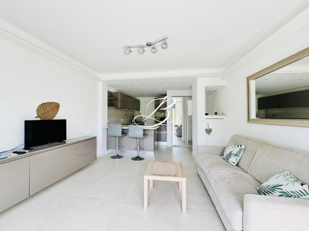 STUDIO MEUBLÉ AVEC PISCINE à Cannes - Photo 1