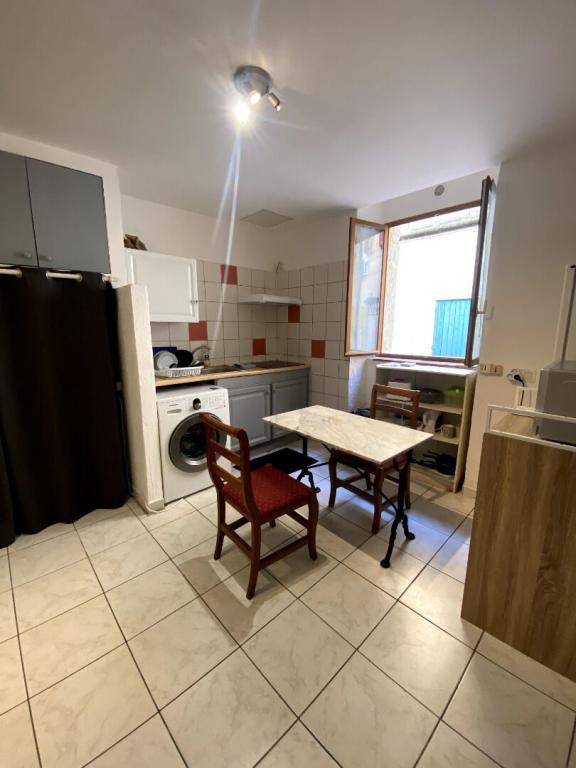 Studio Meublé Rdc 21m2 à Istres - Photo 1