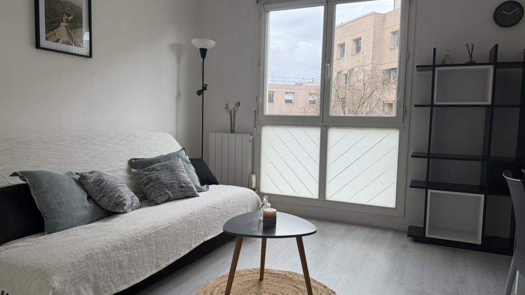 STUDIO MEUBLE ST SEVER à Rouen - Photo 1