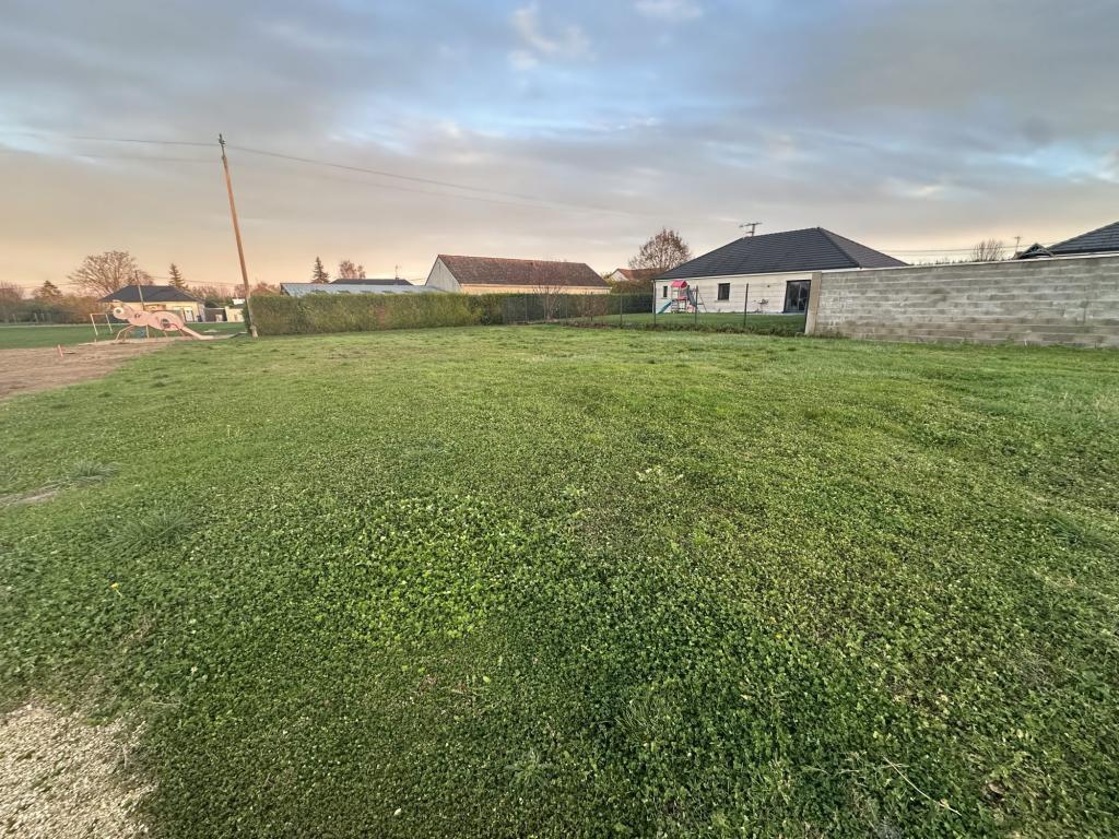 TERRAIN CONSTRUCTIBLE 696M2 à Troyes - Photo 1