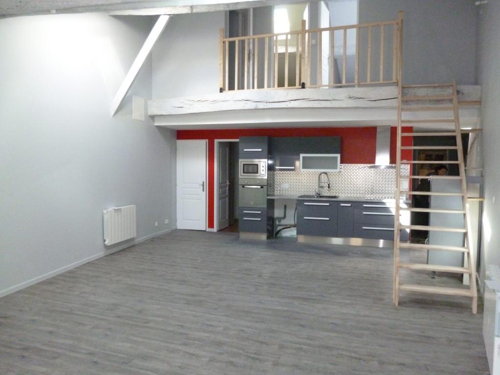 APPARTEMENT DE TYPE 4 - SAINTES RIVE GAUCHE à Saintes - Photo 1