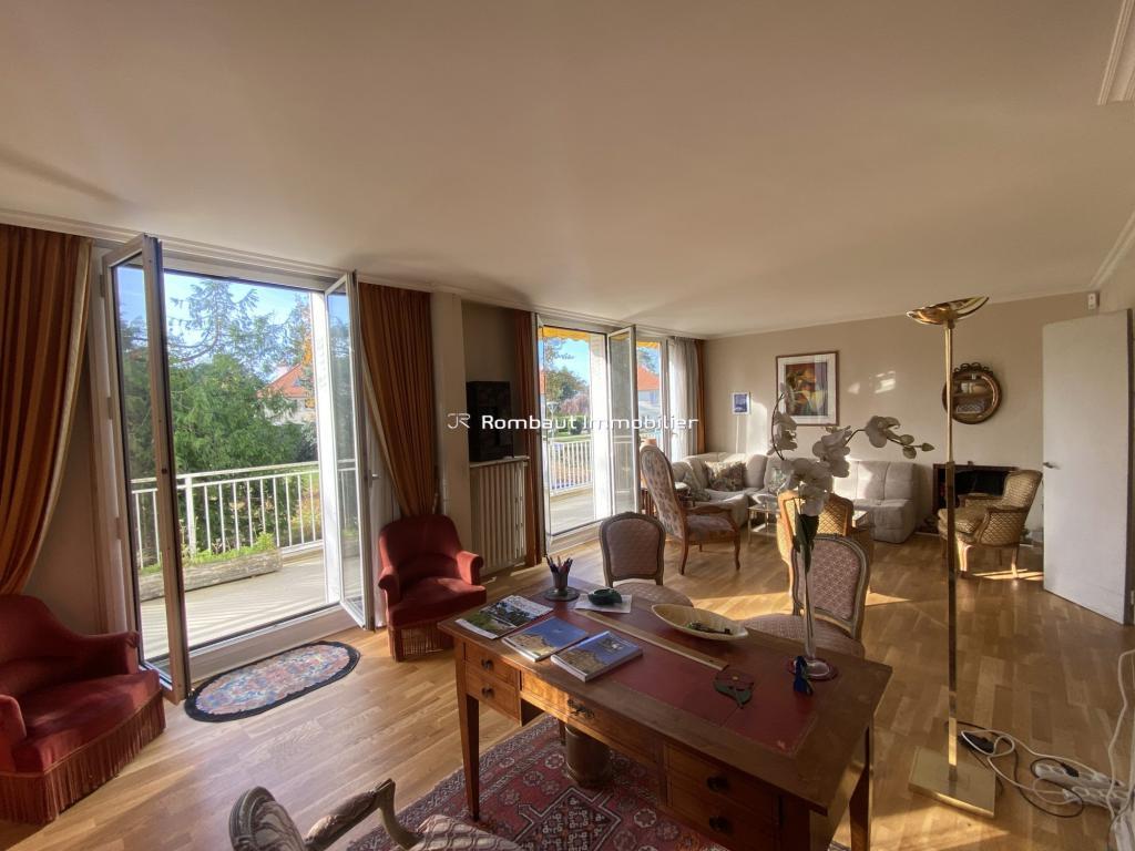 APPARTEMENT 7 PIECES AVEC TERRASSE à La Celle-Saint-Cloud - Photo 1