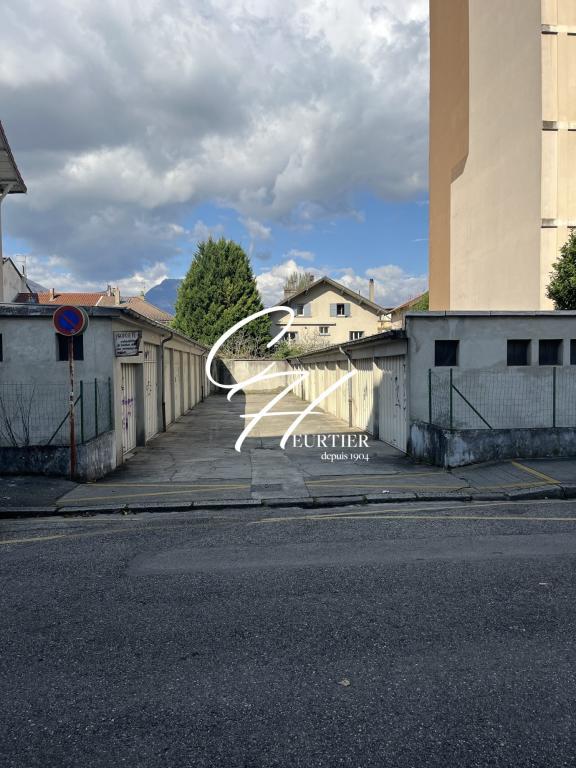 GARAGE à Grenoble - Photo 1