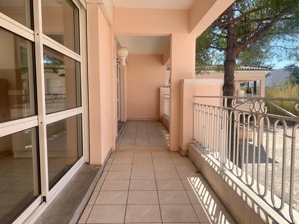 DANS RESIDENCE AVEC PISCINE à Romans-sur-Isère - Photo 1