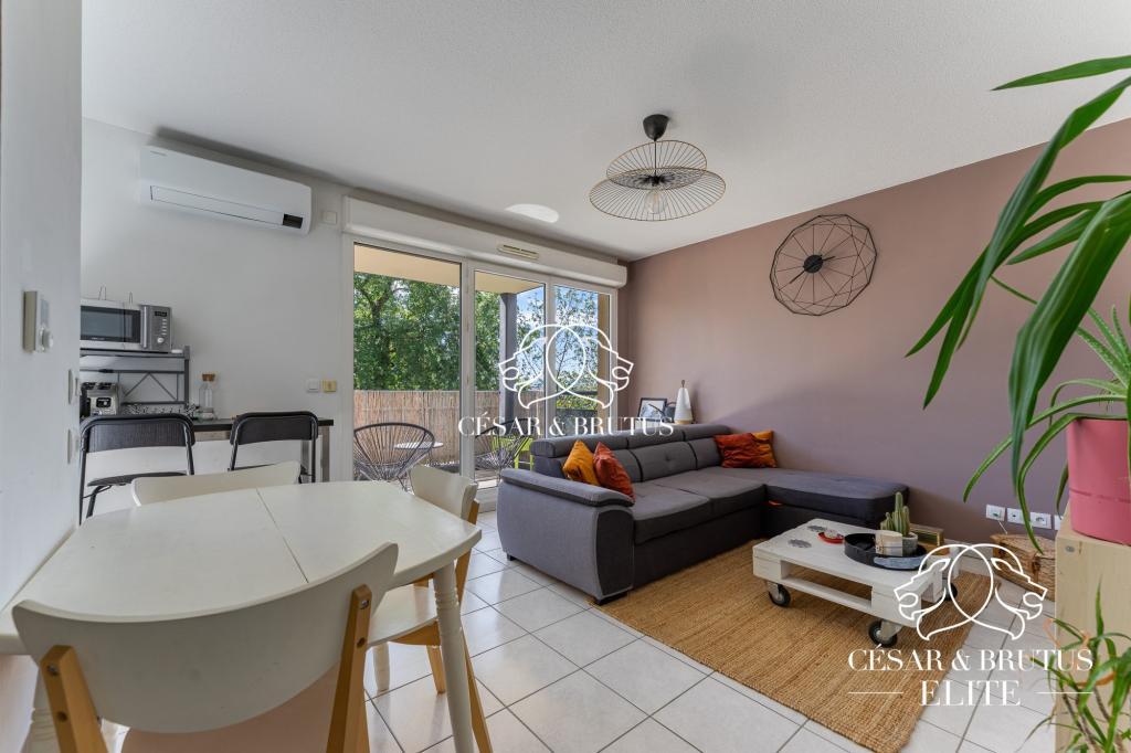 A VENDRE : CHARMANT APPARTEMENT 2 PIÈCES AVEC BALCON - ST … à Saint-Priest - Photo 1