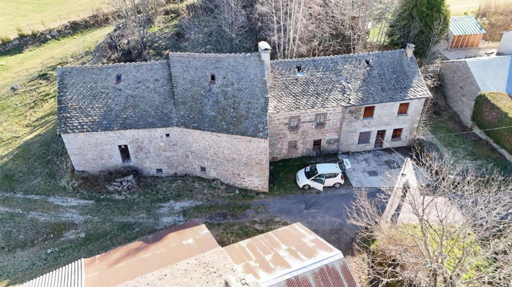 MAISON EN PIERRE A RÉNOVER, 6 PIÈCES AVEC GRANGE et JARDIN à Millau - Photo 1