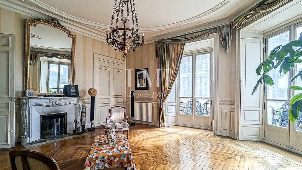 GRAND APPARTEMENT - SECTEUR LES HALLES - RENNES à Rennes - Photo 1