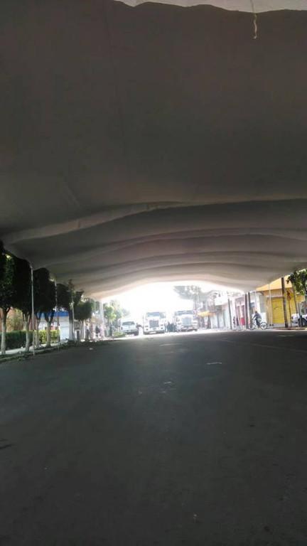 PARA FIESTAS RENTA DE LONAS CARPAS. TARIMAS Y TEMPLETES en Tepotzotlán - Imagen 1