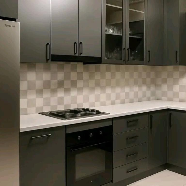 Kitchen cupboard in Bellville - Image 5