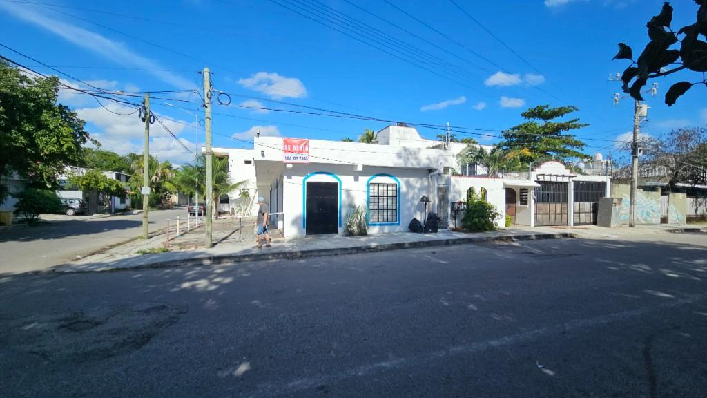 SE RENTA LOCAL COMERCIAL 90METROS CUADRADOS, BUENA UBICACIÓN en Playa del Carmen - Imagen 4