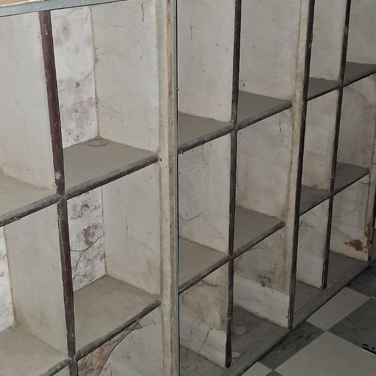 Shop Racks (Old 1 to 2 years) in Bhabua - Image 2