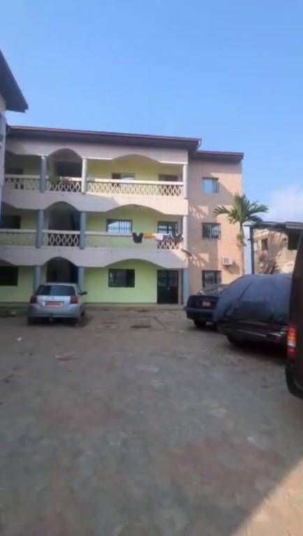 IMMEUBLE R+2 COMMERCIAL À VENDRE À YASSA au Cameroun - Photo 3