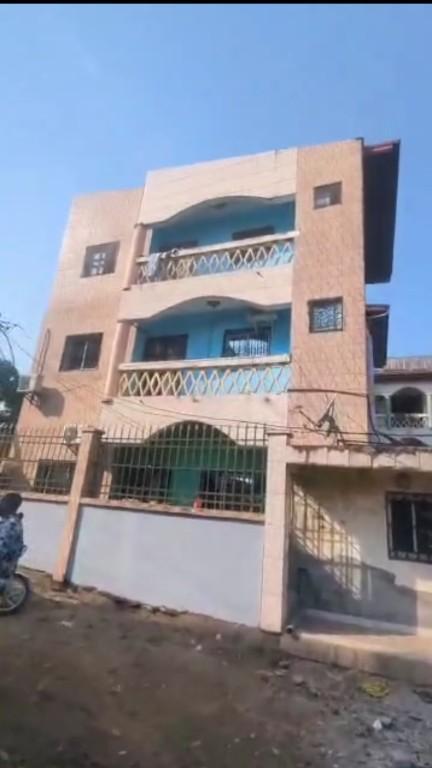 IMMEUBLE R+2 COMMERCIAL À VENDRE À YASSA au Cameroun - Photo 4