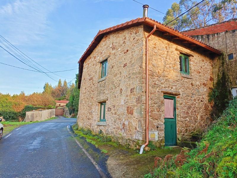 CASA RUSTICA - HABITABLE en Narón - Imagen 1