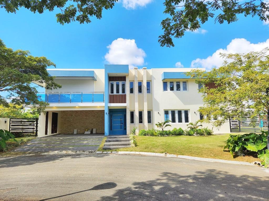 CASA CON ESPACIOSO PATIO PROYECTO CERRADO LOS SAMANES STGO.R en Licey al Medio - Imagen 1