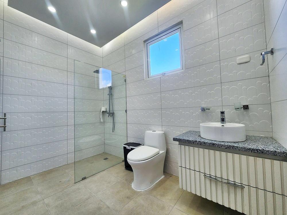 CASA CON ESPACIOSO PATIO PROYECTO CERRADO LOS SAMANES STGO.R en Licey al Medio - Imagen 3