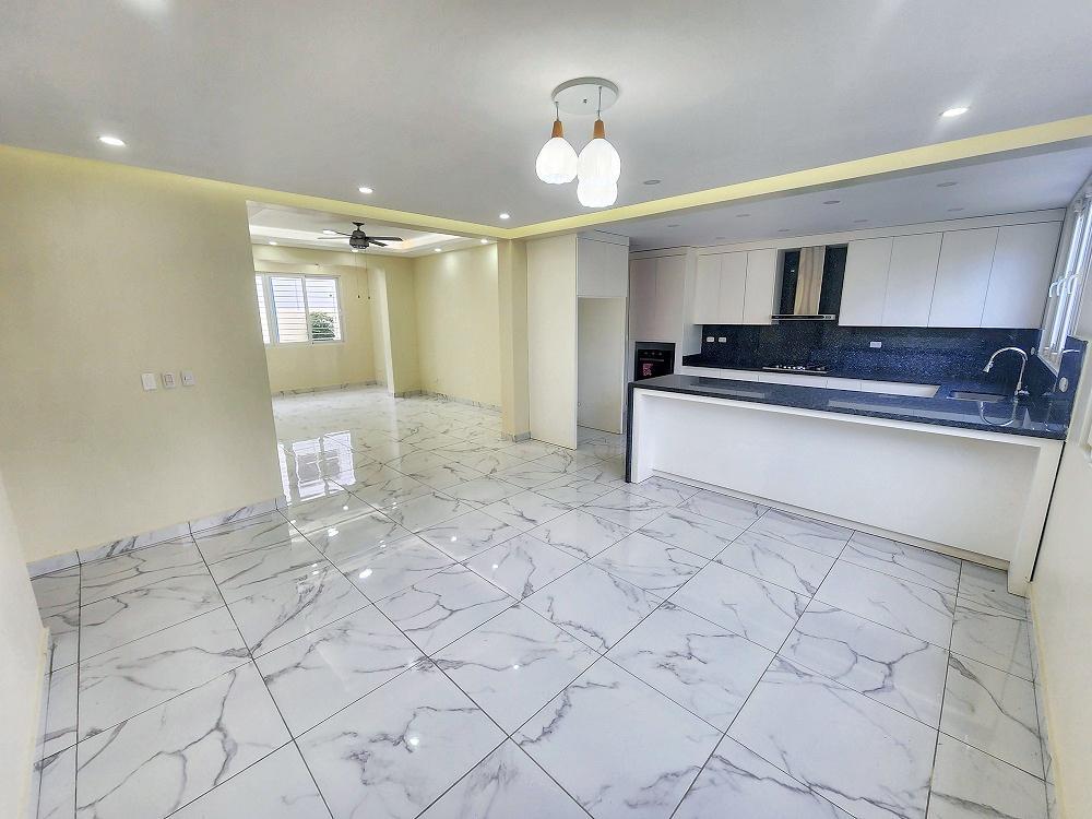 CASA CON ESPACIOSO PATIO PROYECTO CERRADO LOS SAMANES STGO.R en Licey al Medio - Imagen 5