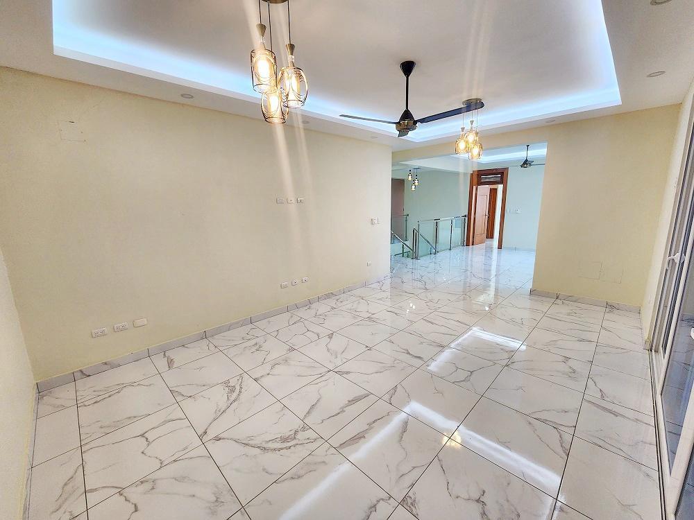 CASA CON ESPACIOSO PATIO PROYECTO CERRADO LOS SAMANES STGO.R en Licey al Medio - Imagen 6