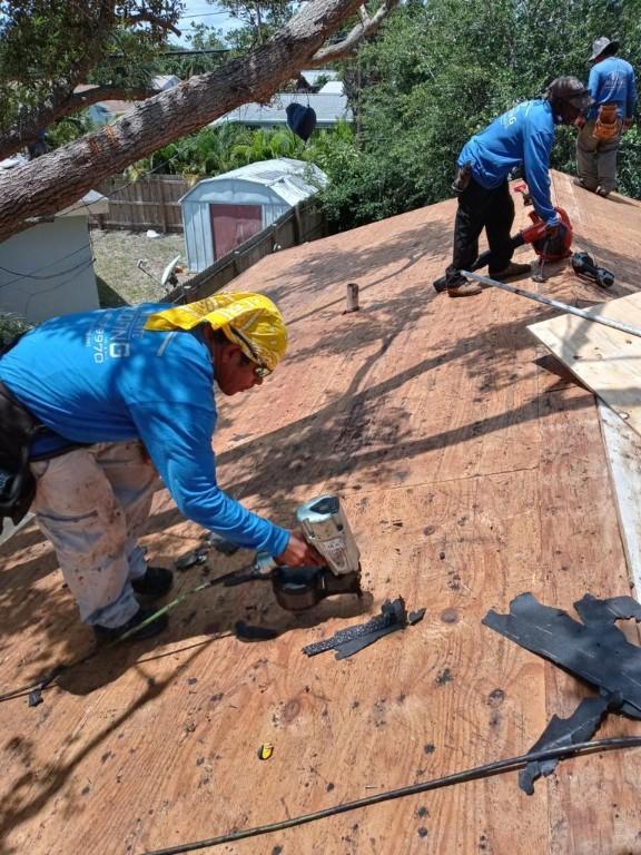 ROOFING SERVICES RESIDENTIAL AND COMMERCIAL! en Homestead - Imagen 4