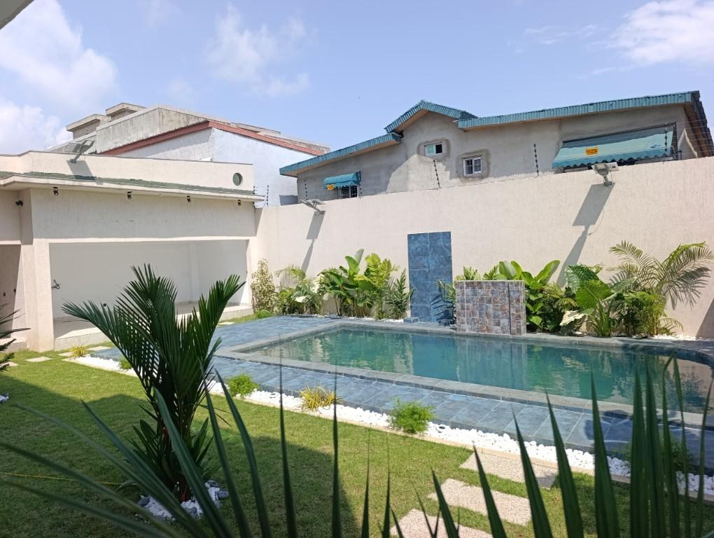 A VENDRE VILLA TRIPLEX DE 8 PIÈCES + PISCINE RIVIÉRA ABATTA à Abidjan - Photo 7