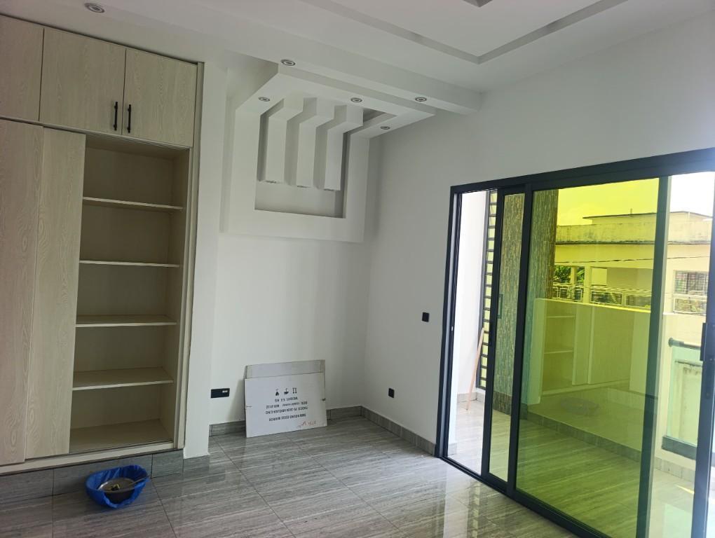 A VENDRE VILLA TRIPLEX DE 8 PIÈCES + PISCINE RIVIÉRA ABATTA à Abidjan - Photo 10