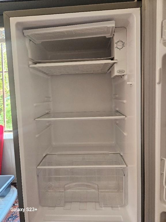 Defy Fridge for Sale in Sandton - Image 2