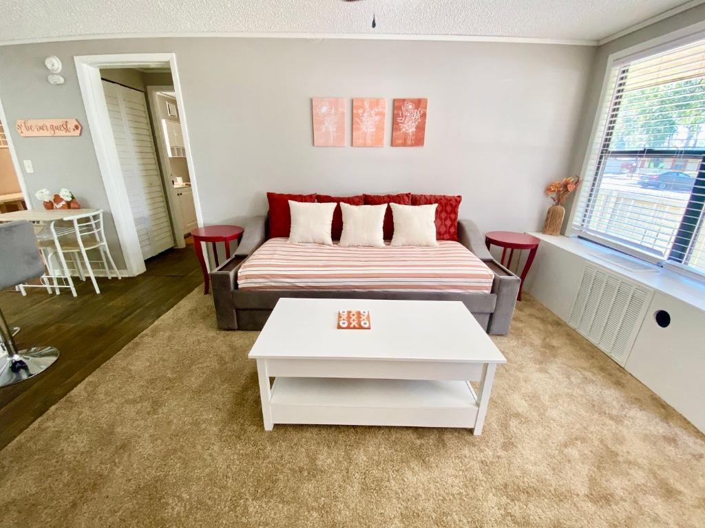 1 Bed 1 Bath Available For Rent in Gainesville - Image 1