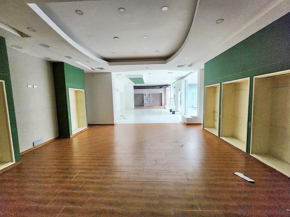 LOCAL COMERCIAL 206 MTS2 PRIMER PISO PLAZA INTERNACIONAL en Licey al Medio - Imagen 2