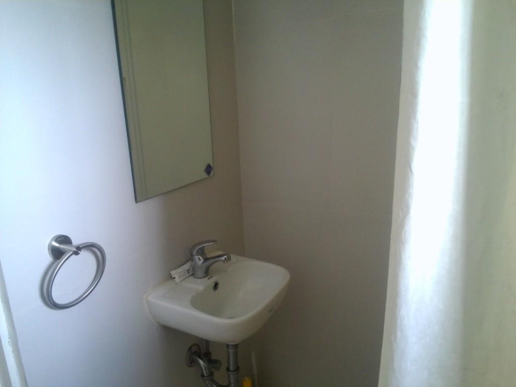 Studio type w/ balcony Condo Unit For Rent in Cubao in Pansol - Image 6