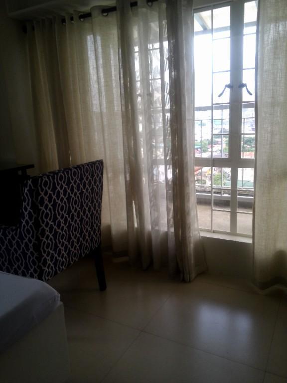 Studio type w/ balcony Condo Unit For Rent in Cubao in Pansol - Image 3