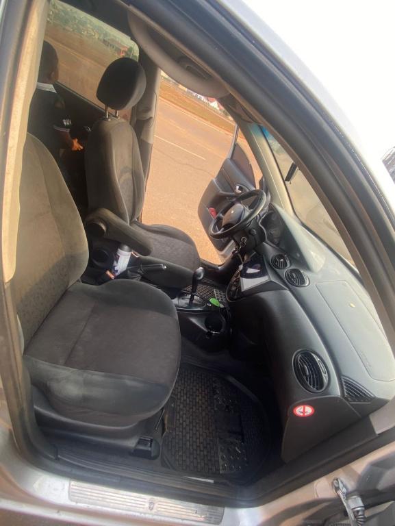 FORD FOCUS BERLINE au Cameroun - Photo 4