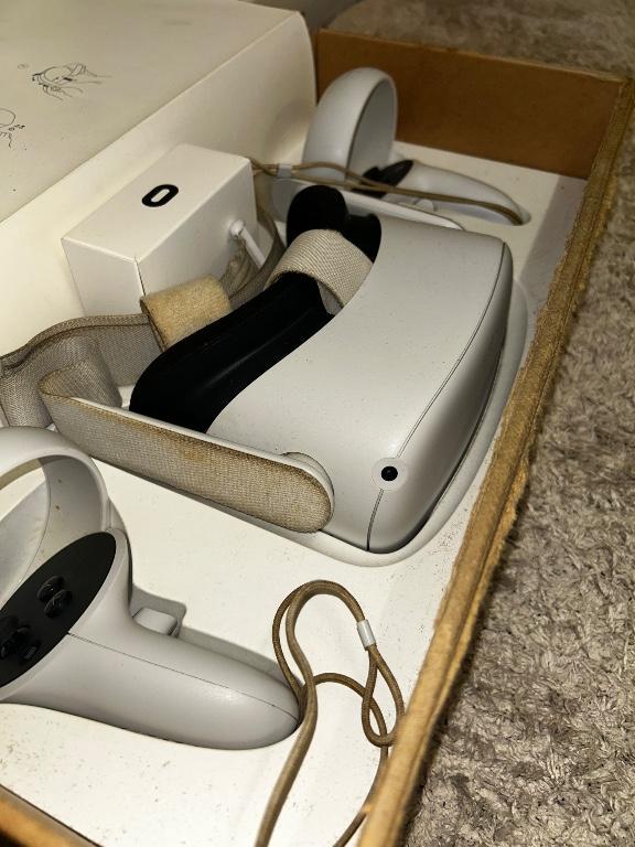 Refurbished Oculus Quest 2 in An Cabhán - Image 2