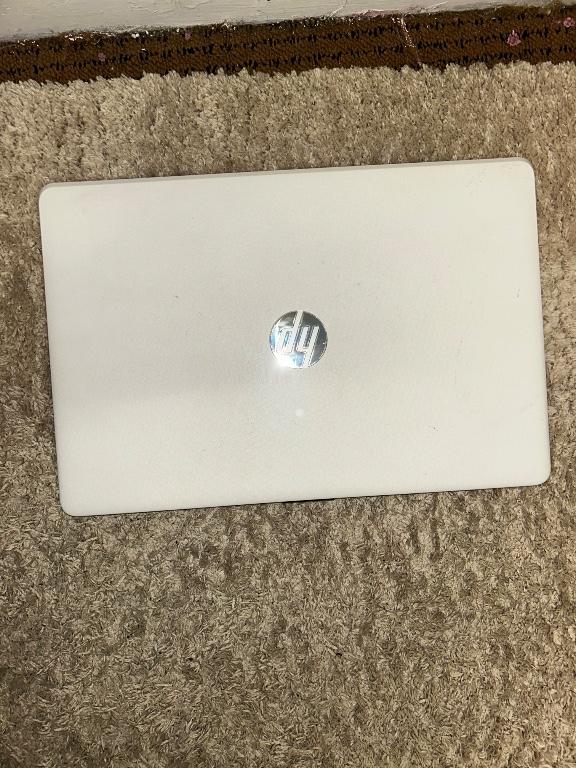 White HP Laptop in An Cabhán - Image 2