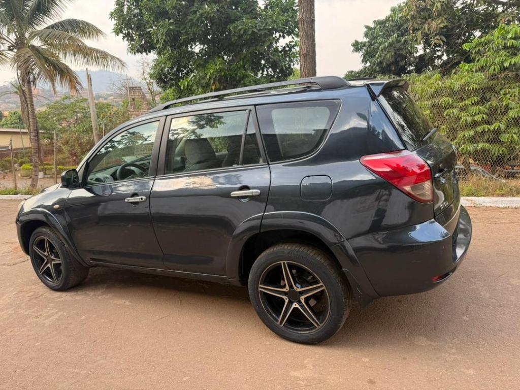 TOYOTA RAV4 EDITION 2008 (SANS ROUE ARRIÈRE) au Cameroun - Photo 7