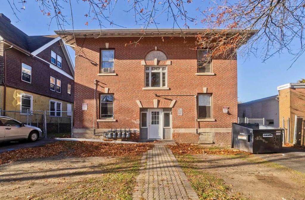 1st Floor/3 Bedrooms/ Utilities Included in Springfield - Image 1